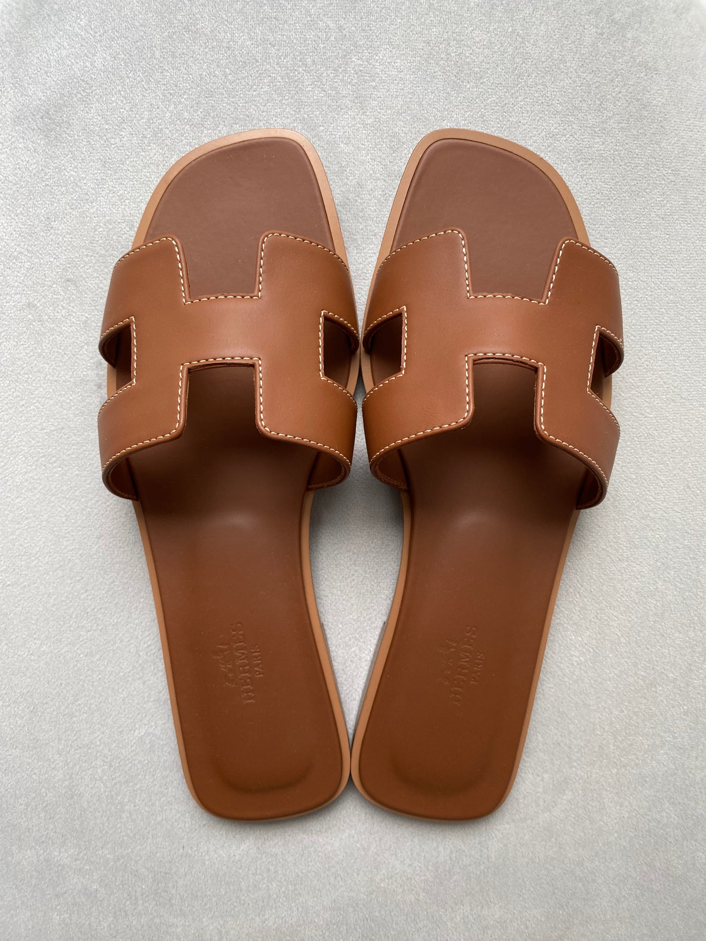 HERMÈS Oran Sandals in Gold