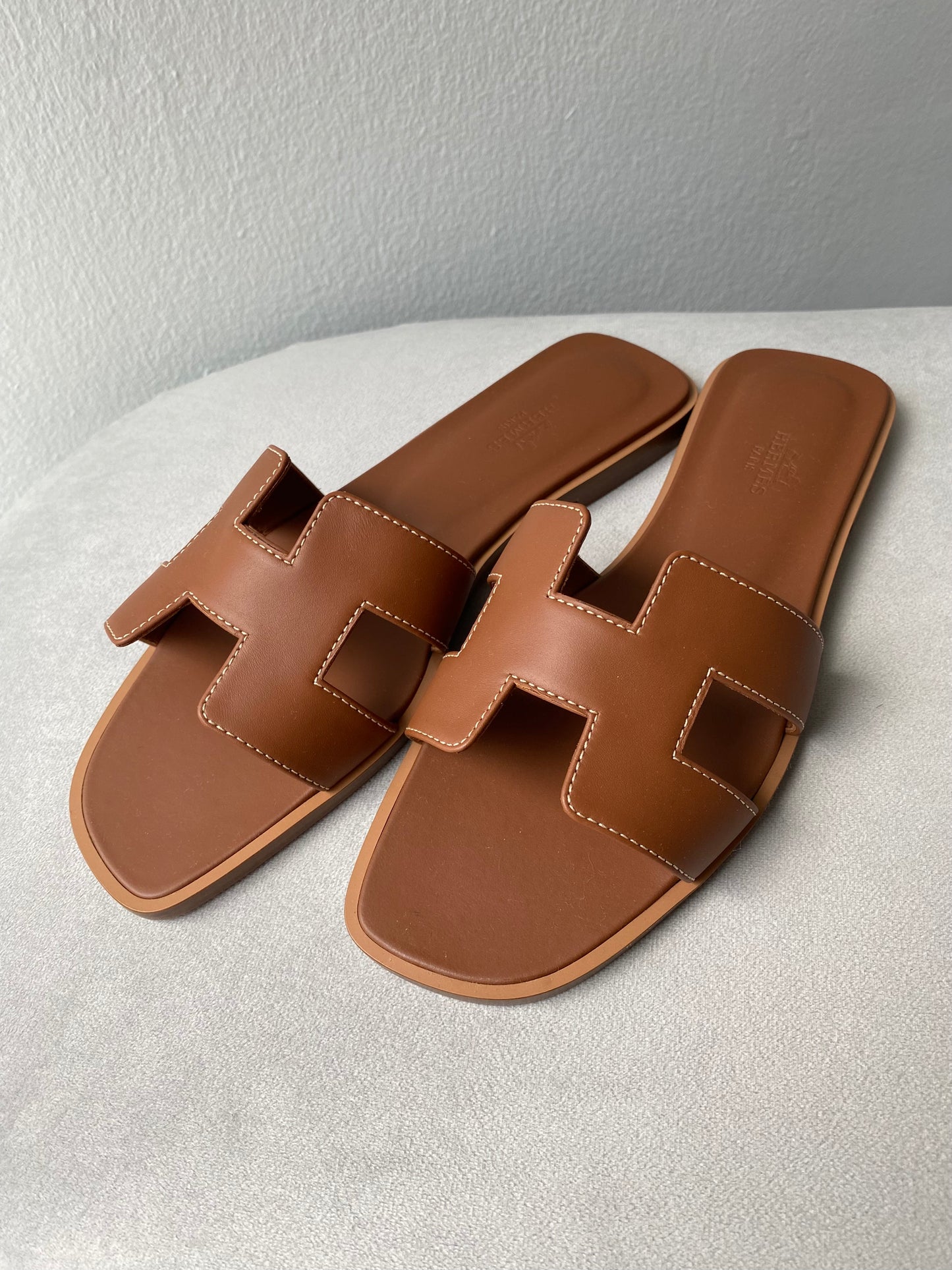 HERMÈS Oran Sandals in Gold