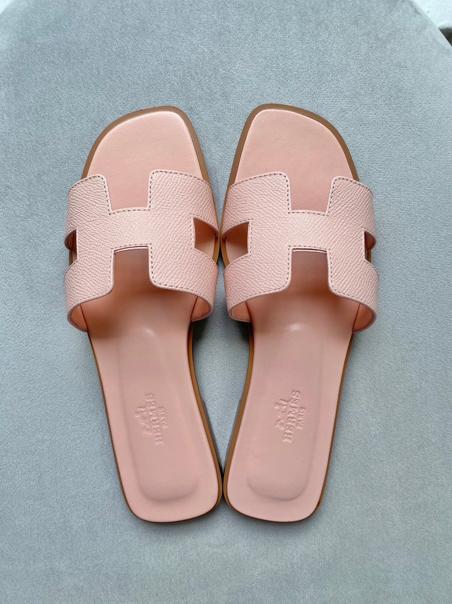 HERMÈS Oran Sandals in Rose Pale