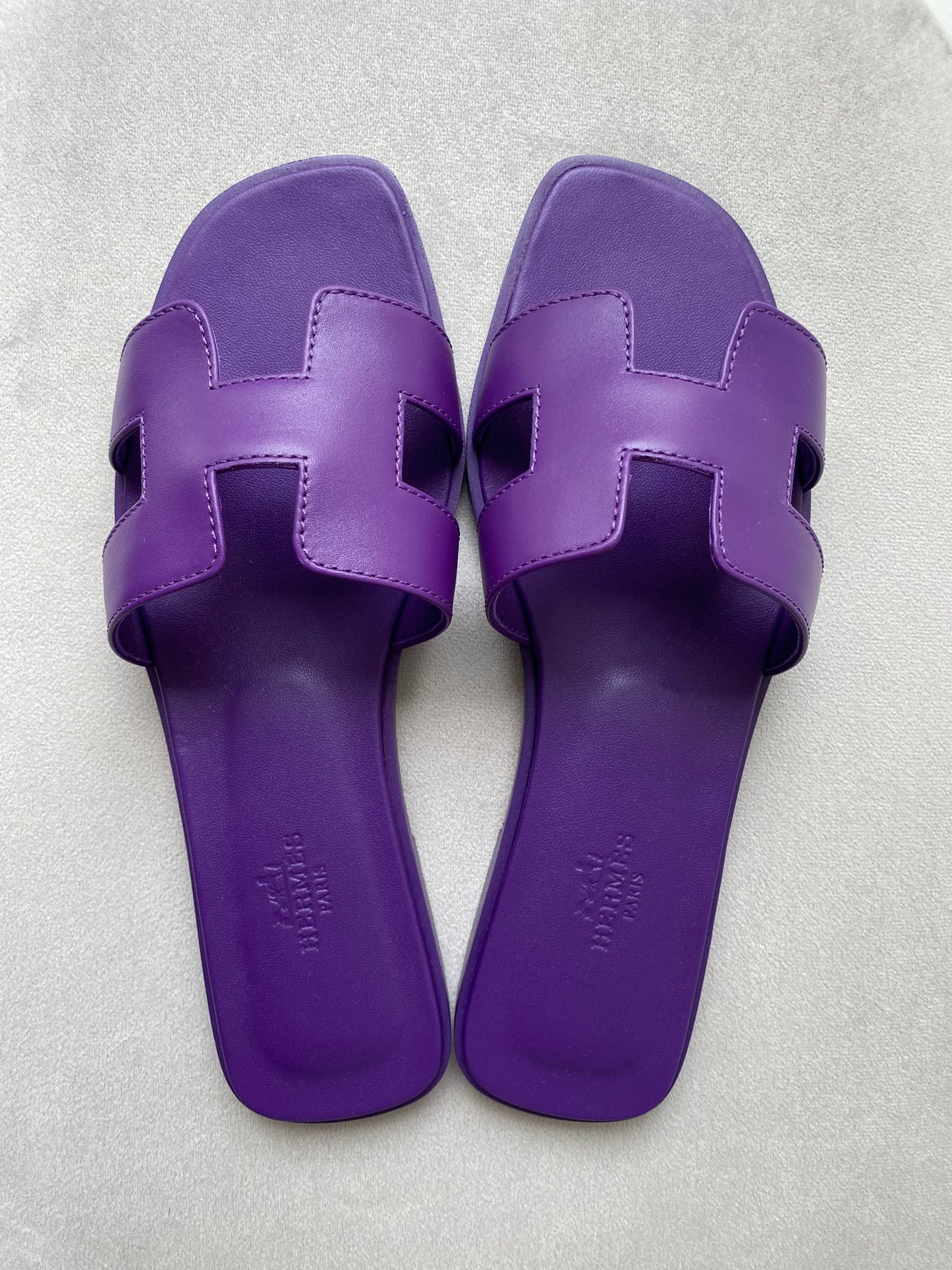 HERMÈS Oran Sandals in Violet Majorette