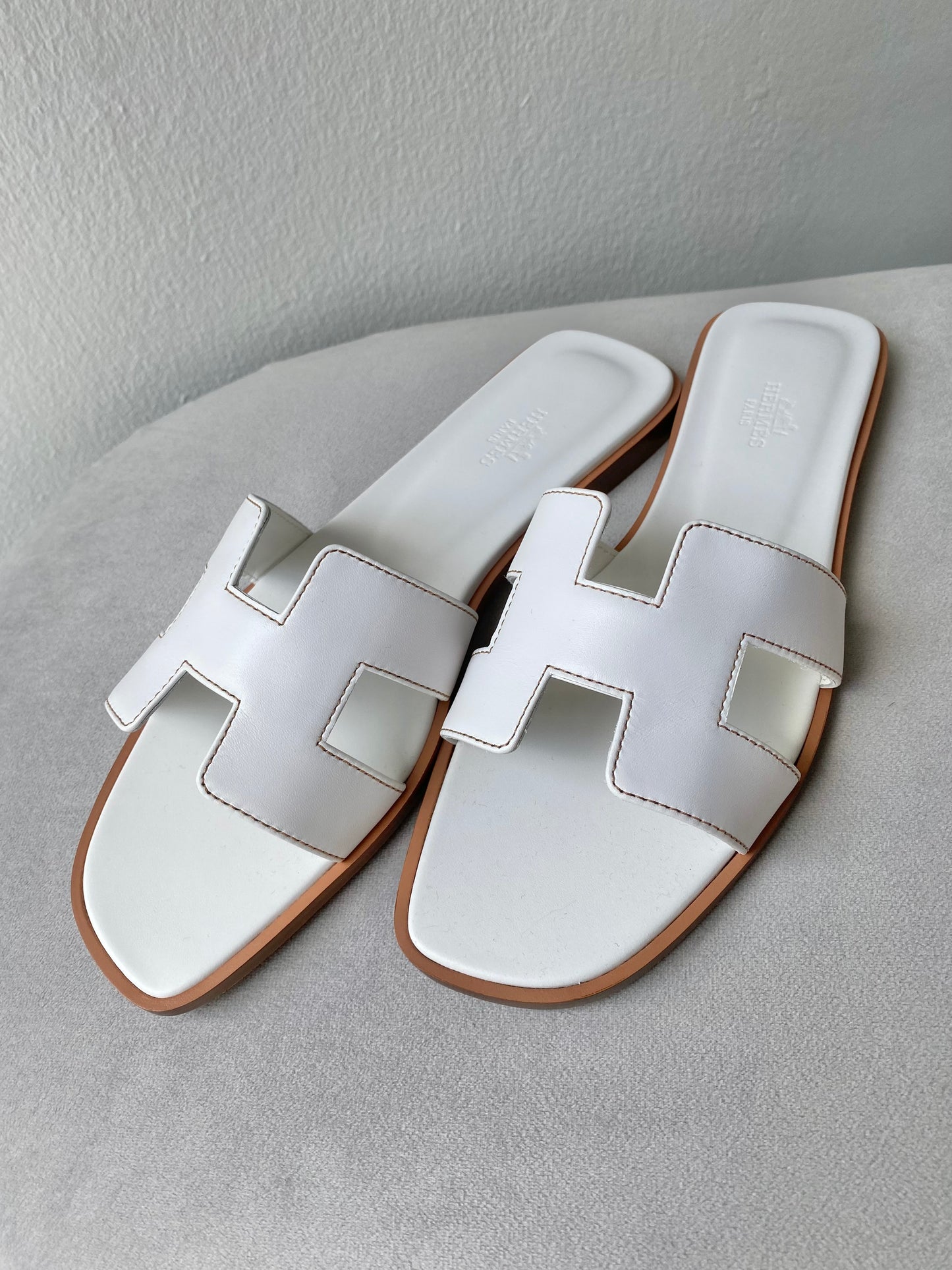 HERMÈS Oran Sandals in White