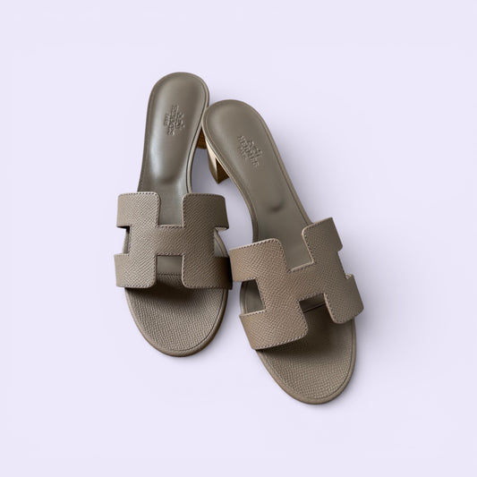 Hermès Oasis Sandals Etoupe