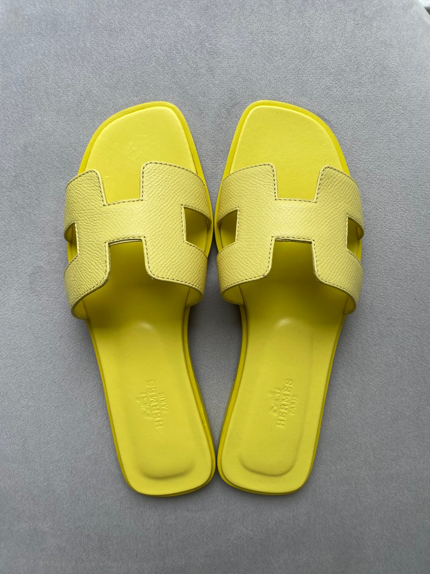 HERMÈS Oran Sandals in Jaune Curcuma