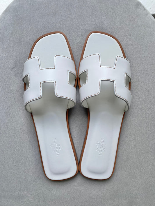 HERMÈS Oran Sandals in White